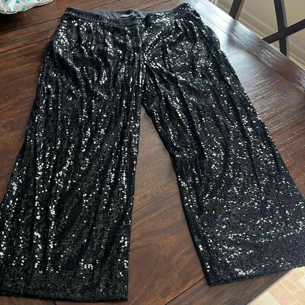 Black Express Cropped Sequin Pants!